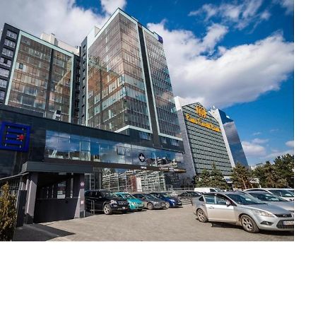 Glass New Apartments Ultracentral Chisinau Exterior photo